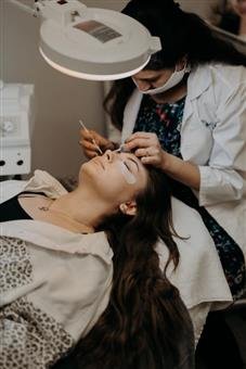 Eyebrow threading service